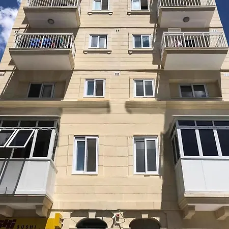 Homestay F12 1, Private Two Single Beds Shared Bathroom In Shared Flat *