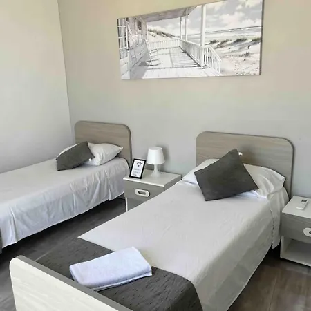 홈스테이 F12 1, Private Two Single Beds Shared Bathroom In Shared Flat 음시다
