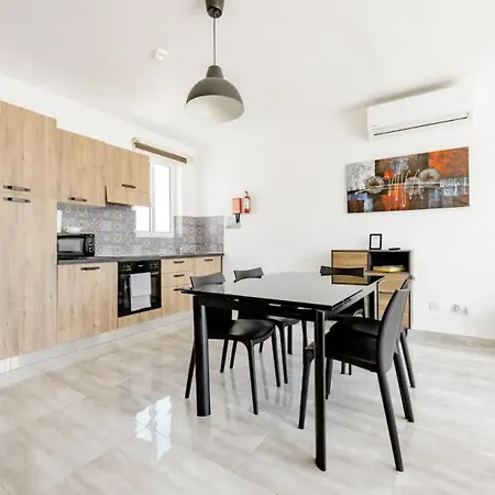 F12 1, Private Two Single Beds Shared Bathroom In Shared Flat