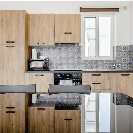 F12 1, Private Two Single Beds Shared Bathroom In Shared Flat Homestay *
