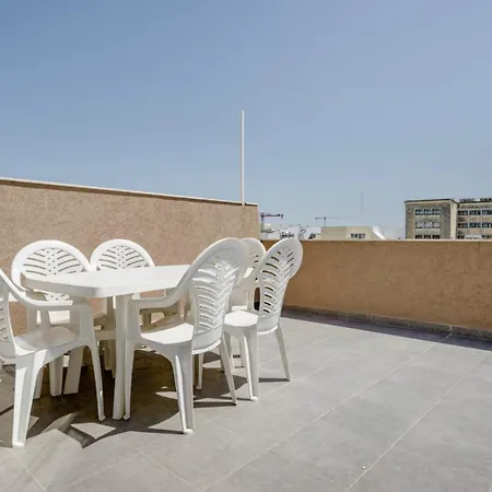 Δωμάτια σε οικογενειακή κατοικία F12 1, Private Two Single Beds Shared Bathroom In Shared Flat