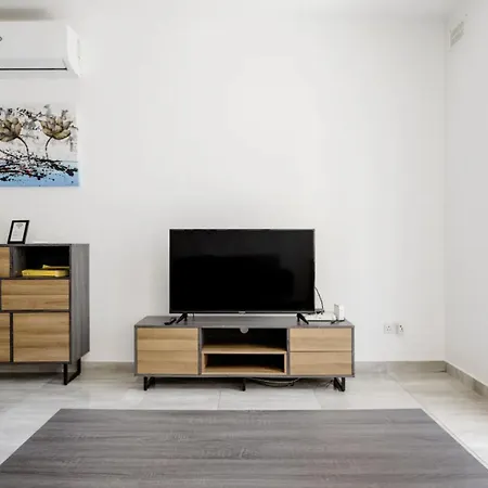 F12 1, Private Two Single Beds Shared Bathroom In Shared Flat Msida