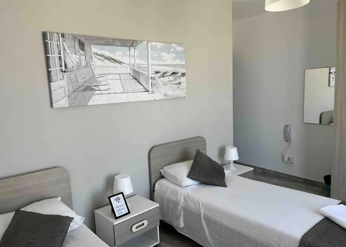 F12 1, Private Two Single Beds Shared Bathroom In Shared Flat Msida