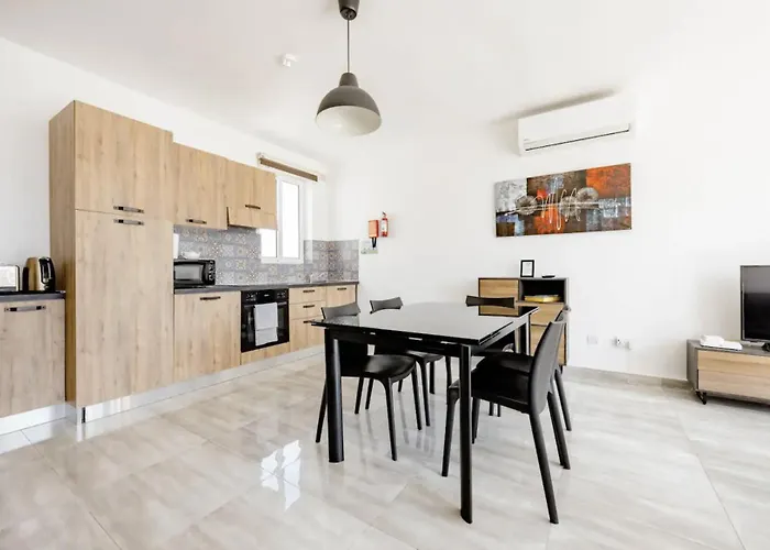 F12 1, Private Two Single Beds Shared Bathroom In Shared Flat