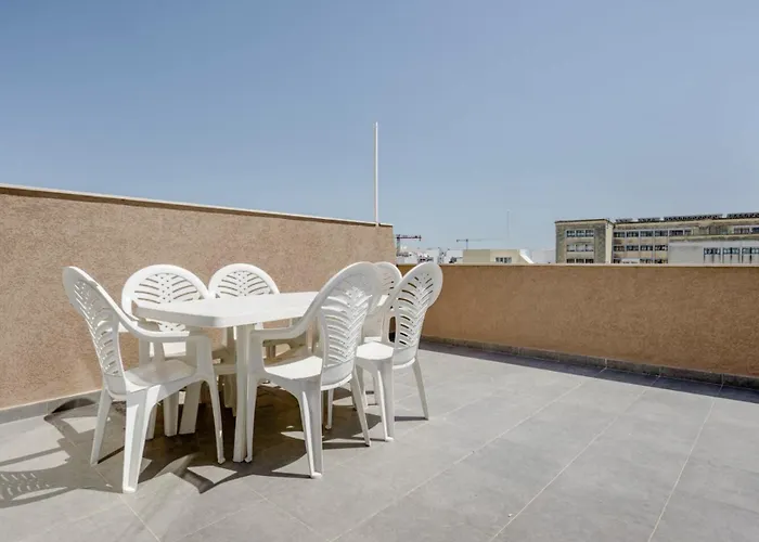 Privat bolig F12 1, Private Two Single Beds Shared Bathroom In Shared Flat