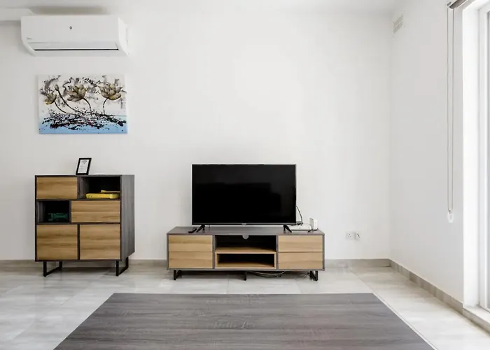 F12 1, Private Two Single Beds Shared Bathroom In Shared Flat Msida